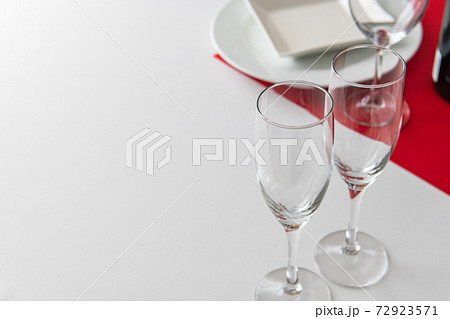 テーブルウエア ワイングラス 白背景イメージ素材の写真素材