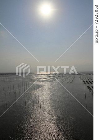 有明海の海苔養殖風景と太陽 有明海の海苔養殖風景と太陽 72925063