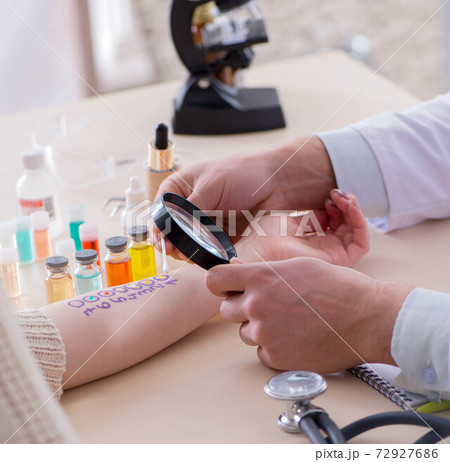 Doctor testing allergy reaction of patient in hospital 72927686