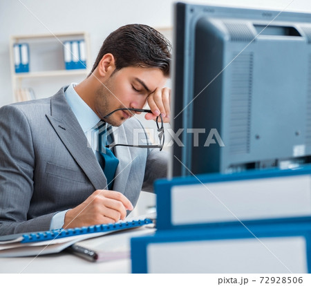 Young businessman working at his desk Young businessman working at his desk 72928506