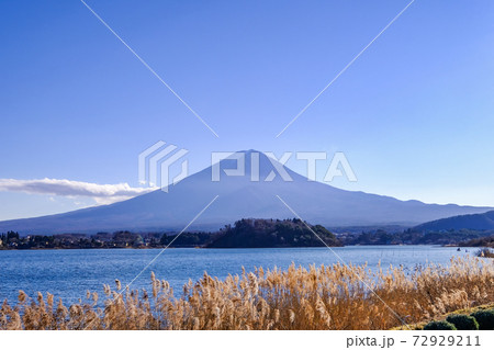 山梨県の河口湖と富士山 山梨県の河口湖と富士山 72929211