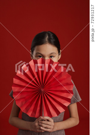 Girl With Chinese Paper Fan 72931217