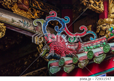 龍山寺の屋根彫刻 龍山寺の屋根彫刻 72931547