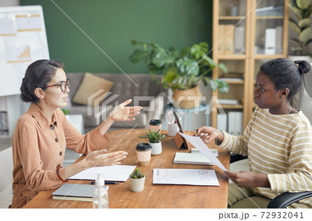 Candidate Speaking in Job Interview Candidate Speaking in Job Interview 72932041