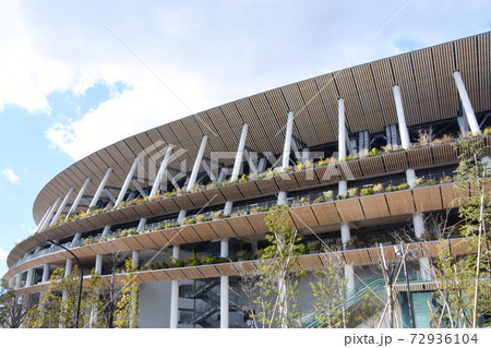 東京オリンピック・国立競技場と青空 東京オリンピック・国立競技場と青空 72936104
