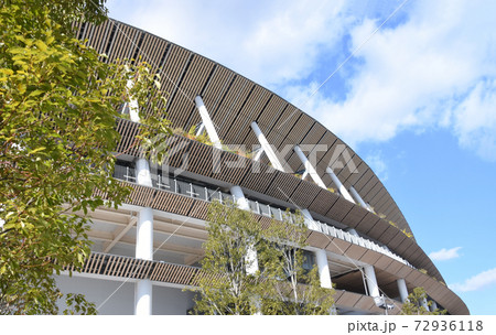 東京オリンピック・国立競技場と青空 東京オリンピック・国立競技場と青空 72936118