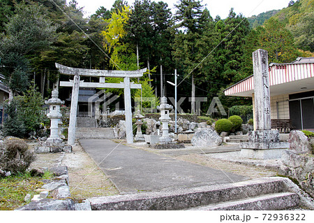 丹波篠山市側からの金山城跡登山口の近くにある折入神社(おいれじんじゃ) 72936322