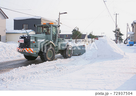 除雪ドーザによる除雪作業 72937504