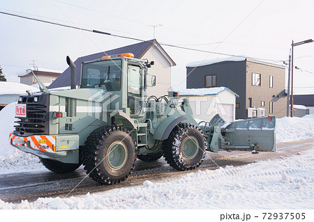 除雪ドーザによる除雪作業 72937505