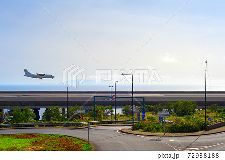 Airplane landing airport sea Madeira Airplane landing airport sea Madeira 72938188