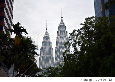 The Petronas Towers, also known as the Petronas Twin Towers 72939138