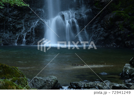 日本の滝百選　箕面大滝 72941249