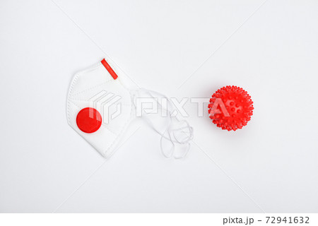 Disposable Particulate Valved Respirator FFP3. Protection against Covid-19, particles, gases. Fine dust medical mask FFP 3 with breathing valve 72941632