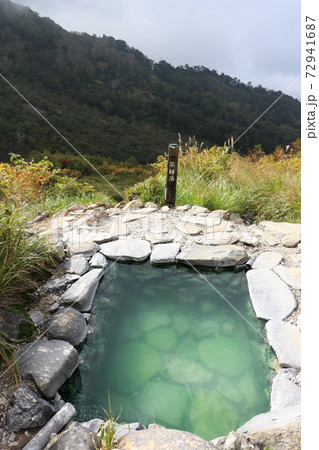 日本の秘湯 蓮華温泉、秋、紅葉、野天風呂 日本の秘湯 蓮華温泉、秋、紅葉、野天風呂 72941687