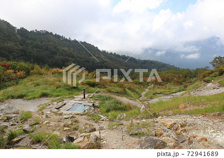 日本の秘湯 蓮華温泉、秋、紅葉、野天風呂 日本の秘湯 蓮華温泉、秋、紅葉、野天風呂 72941689