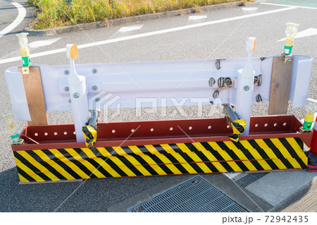 一時置きのガードレール 72942435