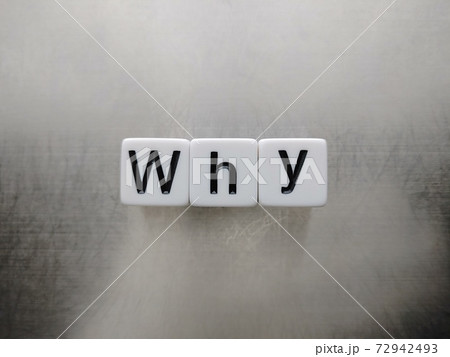 明るい光の中でWhyと並べられたのサイコロ文字1 明るい光の中でWhyと並べられたのサイコロ文字1 72942493