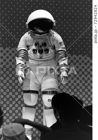 ＜大阪府＞大阪万博のアメリカ館で展示された宇宙服 72942824
