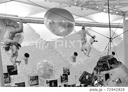 ＜大阪府＞大阪万博のアメリカ館で展示された宇宙服 72942826