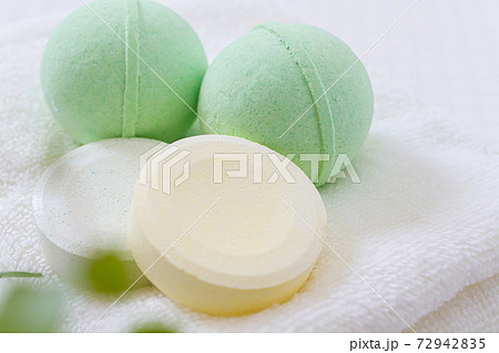 バスボム 入浴剤のイメージ素材 バスボム 入浴剤のイメージ素材 72942835