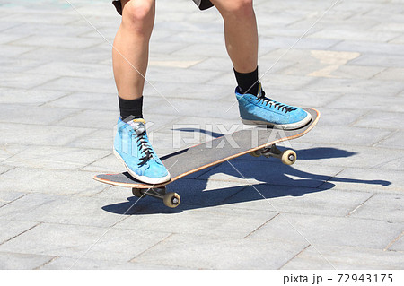 feet girls skateboarding in the city feet girls skateboarding in the city 72943175