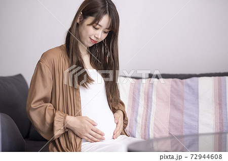 マタニティ／妊婦のイメージ 72944608
