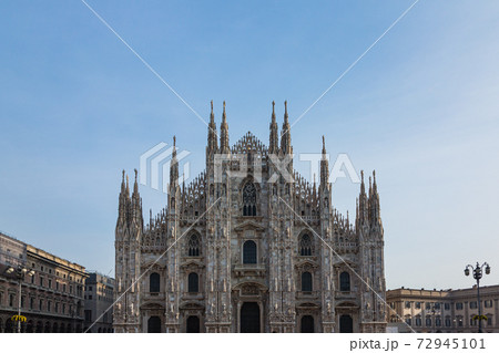 イタリア　ミラノのドゥオーモ 72945101