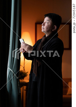 男性 社長 ビジネス ミドル 書斎 カジュアル 男性 社長 ビジネス ミドル 書斎 カジュアル 72945187