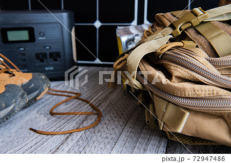 車中泊 ポータブル電源 キャンプ道具イメージの写真素材 車中泊 ポータブル電源 キャンプ道具イメージの写真素材