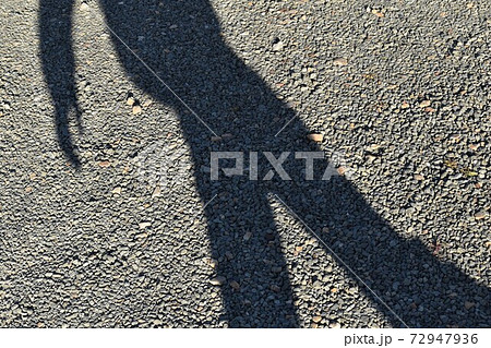 一歩踏み出す影の写真素材