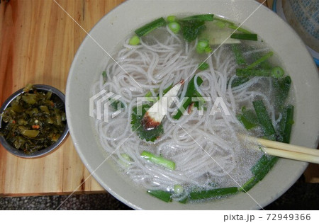 世界の麺料理：中国雲南省名物の米のうどん米線（ミーシェン） 72949366