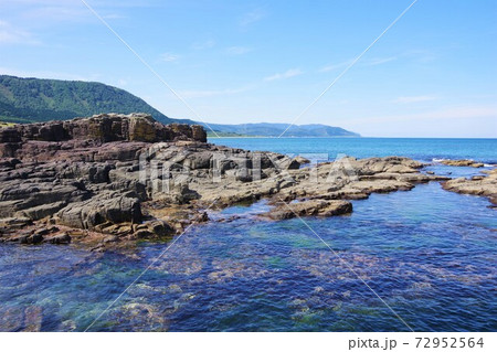 北海道枝幸町　ウスタイベ千畳岩（北見神威岬方面を望む） 72952564