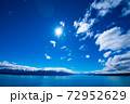 快晴のワナカ湖と空と太陽 72952629