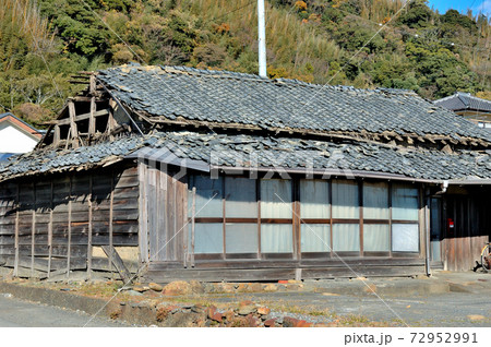 街道沿いの廃屋 街道沿いの廃屋 72952991