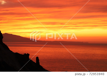 積丹の夕日と山の絶妙な風景が素敵 積丹の夕日と山の絶妙な風景が素敵 72953940