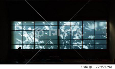 障子に写る影（坐漁荘） 72954798