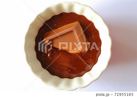 溶けたチョコに沈む板チョコのかけら 72955165