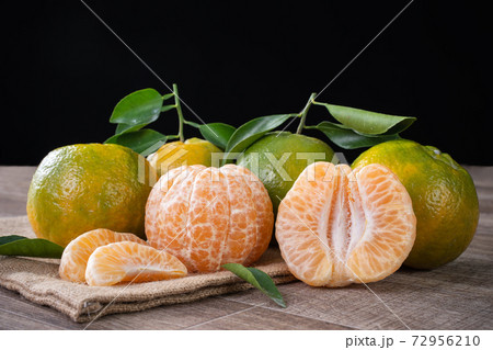 オレンジ色 オレンジ 橙 72956210