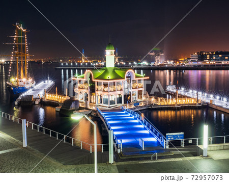 横浜 ぷかりさん橋 夜景 横浜 ぷかりさん橋 夜景 72957073