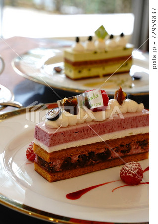 ラズベリーケーキ ピスタチオケーキ スィーツ ティータイム お茶 休憩 カフェ 紅茶 コーヒー ラズベリーケーキ ピスタチオケーキ スィーツ ティータイム お茶 休憩 カフェ 紅茶 コーヒー 72959837