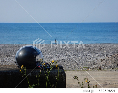 煙樹ヶ浜でひと休み 72959854