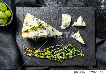 French Gorgonzola Cheese With Grapes Black の写真素材