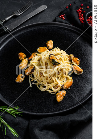 Homemade Pasta Spaghetti with mussels, tomato 72965810