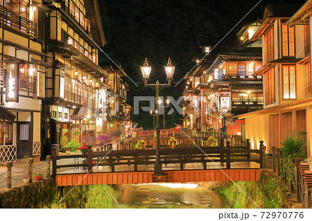 【山形県】銀山温泉街の夜景 【山形県】銀山温泉街の夜景 72970776