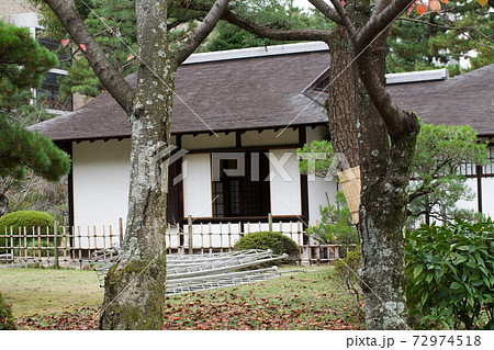 晩秋の広島縮景園清風館の景色 72974518