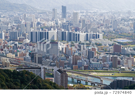 三滝山から眺めた晩秋の広島の街並 72974840