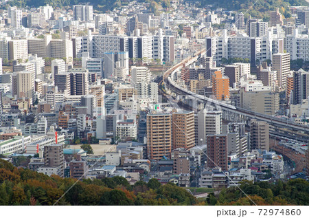 三滝山から眺めた晩秋の広島の街並 72974860