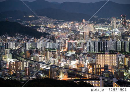 三滝山から眺めた広島の街並の夜景 72974901