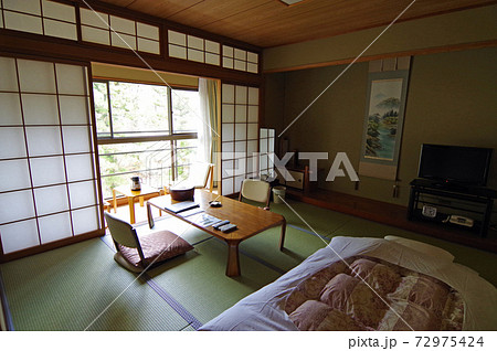 旅館の客室 旅館の客室 72975424
