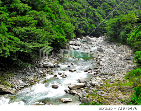 岩戸温泉付近の眺め・四国・貞光川・徳島県美馬郡つるぎ町(1) 岩戸温泉付近の眺め・四国・貞光川・徳島県美馬郡つるぎ町(1) 72976476